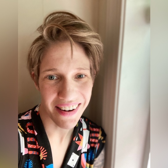 Meet your Posher, Jillian - Picture 2 of 2